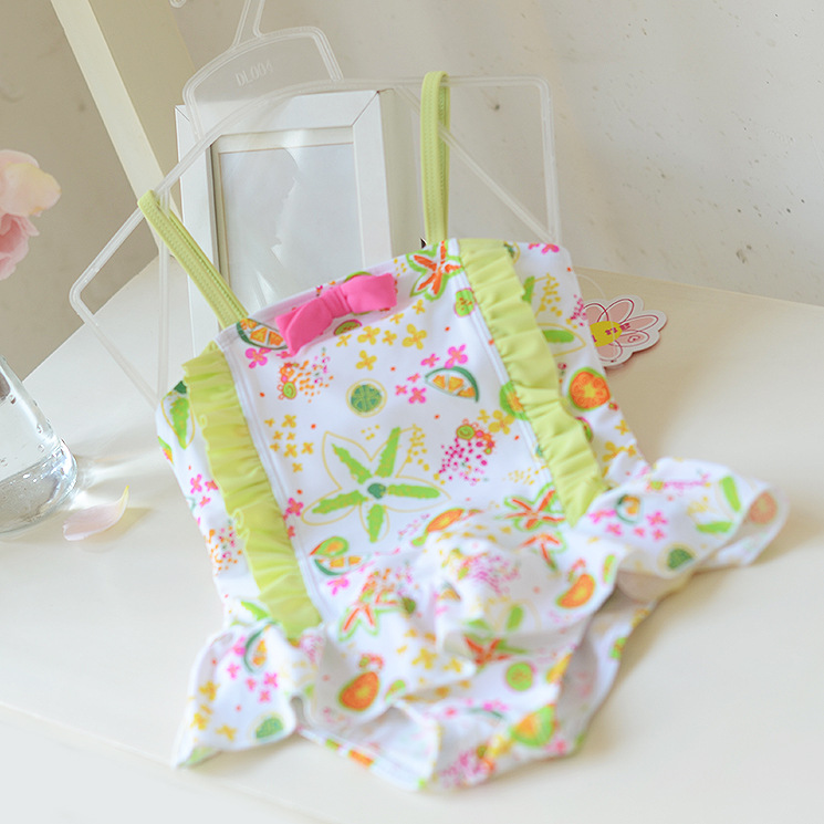 Children's cute swimwear with bow for swimming