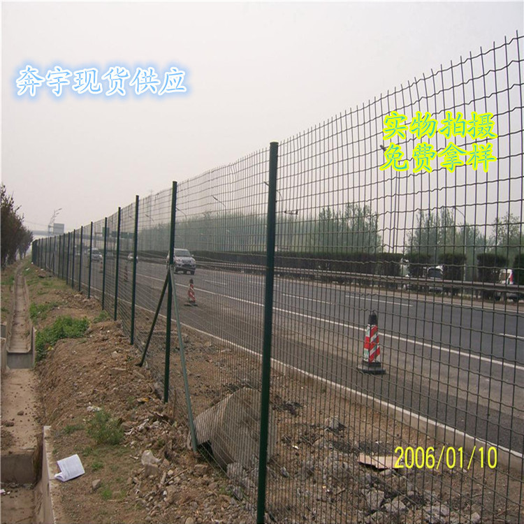 养殖铁丝网 养殖围栏网 养殖护栏网  造价低  不受地形限制
