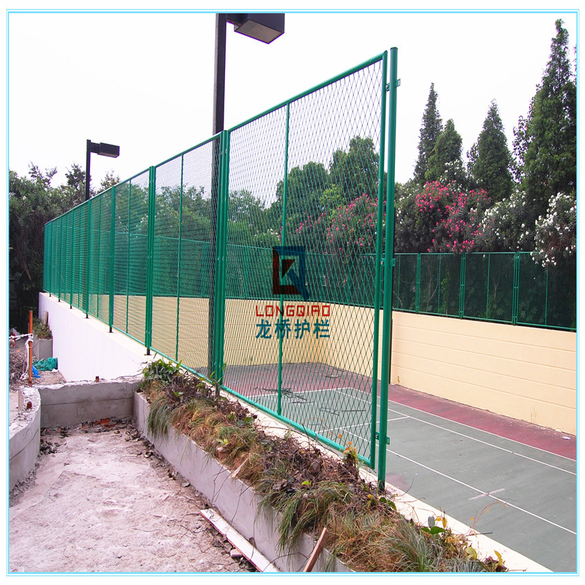 常熟学校球场围网/学校体育场围网/浸塑绿色的龙桥护栏厂家直销