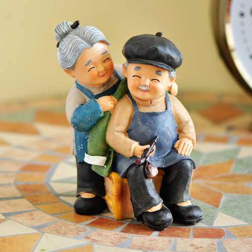 Living room TV cabinet decoration, elderly crafts, resin home accessories, wedding gifts, wine cabinet decoration