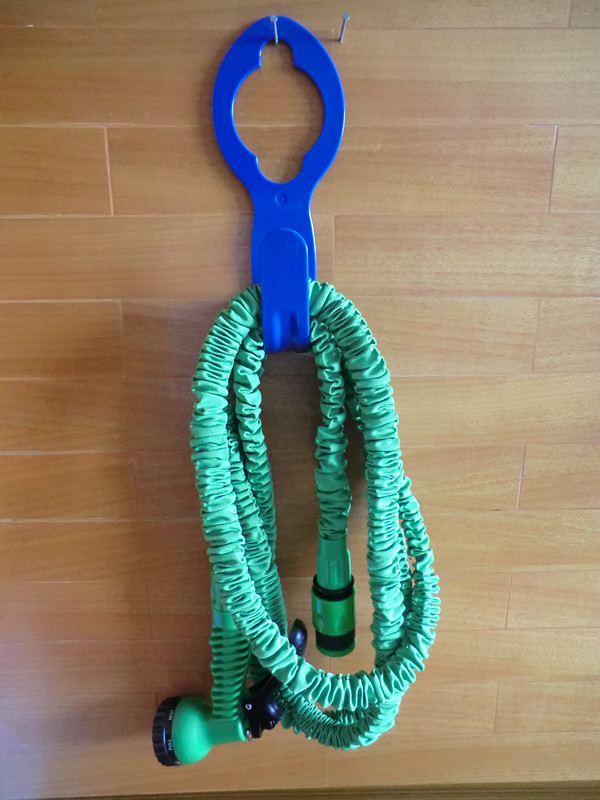 精品特荐  伸缩水管挂钩支架 塑料挂钩