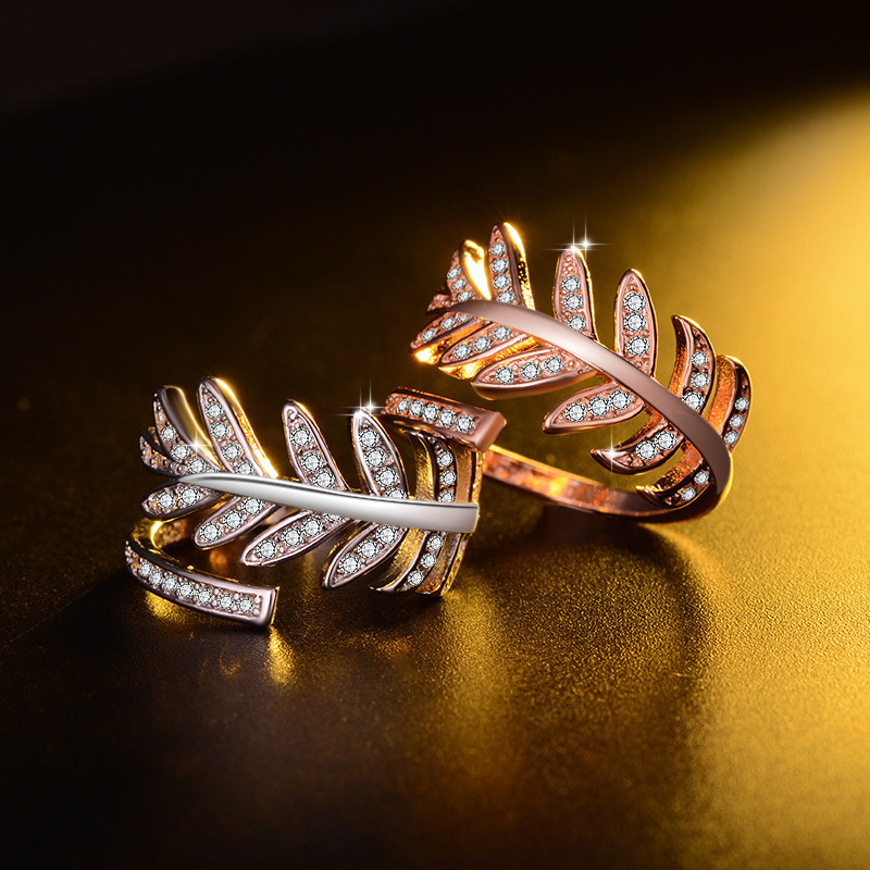 Universal ring with stone with zircon