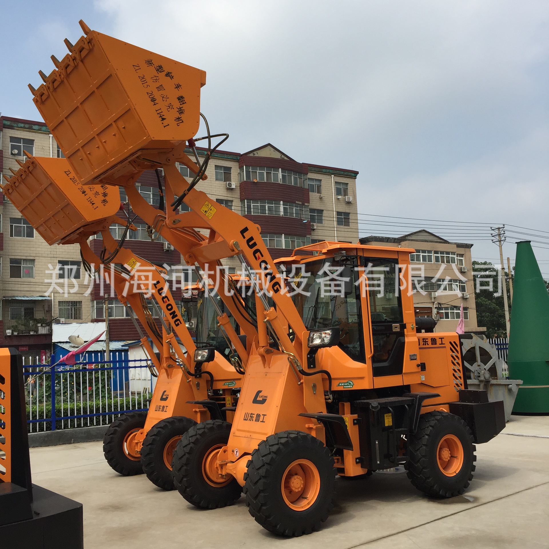 有机肥场地食用菌拌料机 铲车铲斗翻堆机 一人驾驶自如翻抛