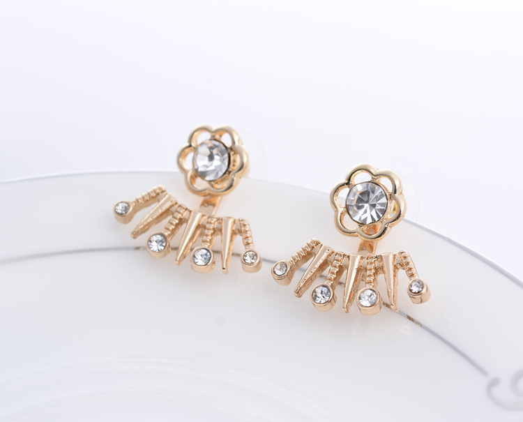 Pointed labret stud close-up product detail