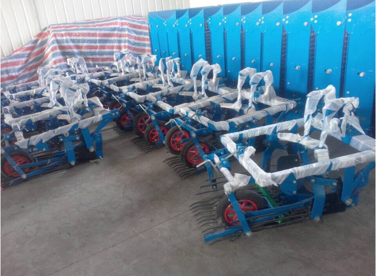 出口马铃薯收获机   土豆收获机   阿里巴巴实拍农用收获机