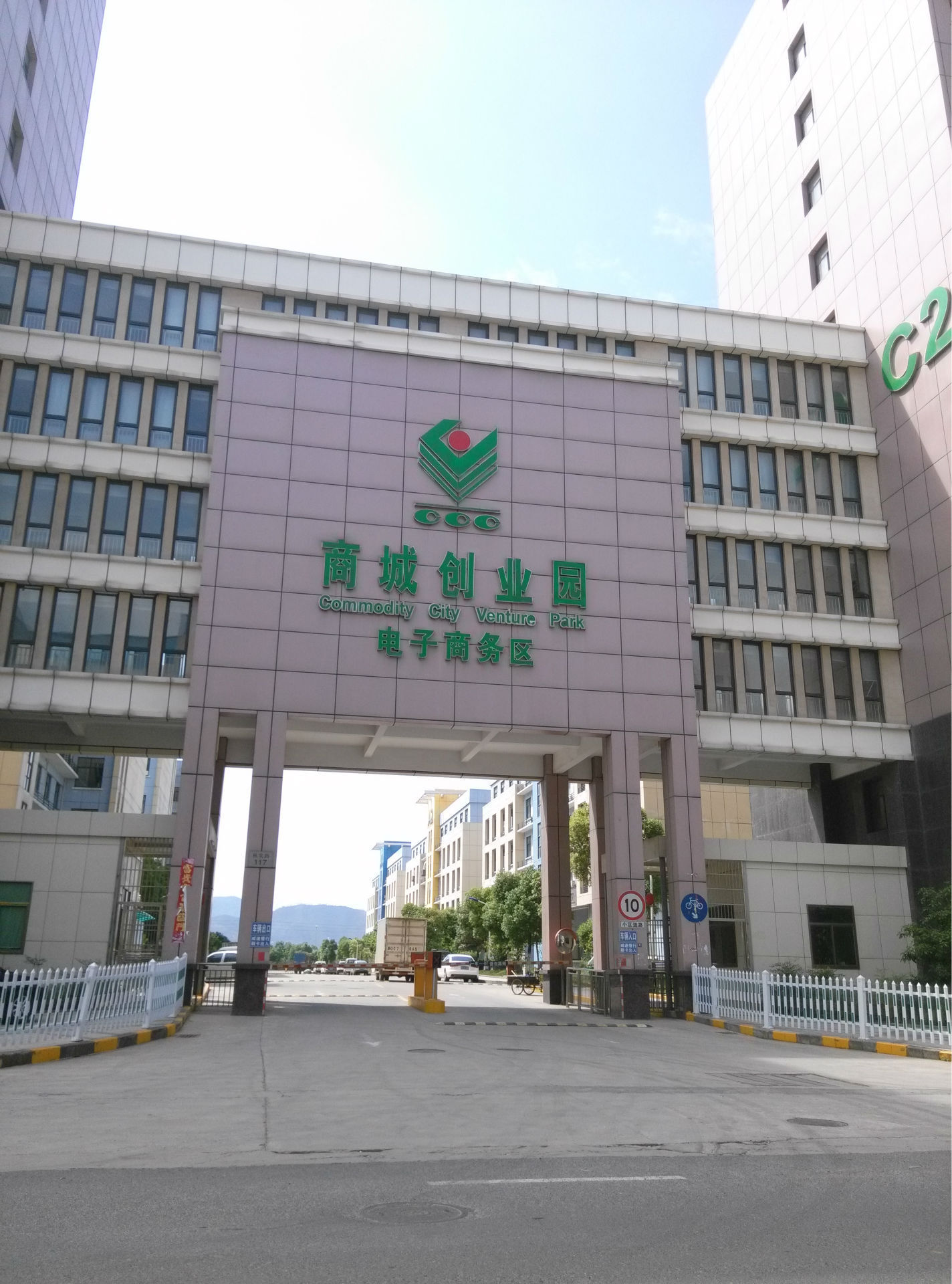 2321910162_880774483