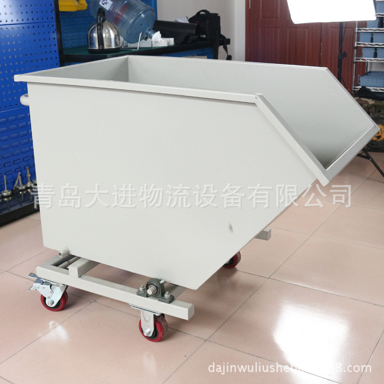 现货供应白色铁屑车 铁制翻滚铁屑车 带脚轮废料垃圾装卸车质量优