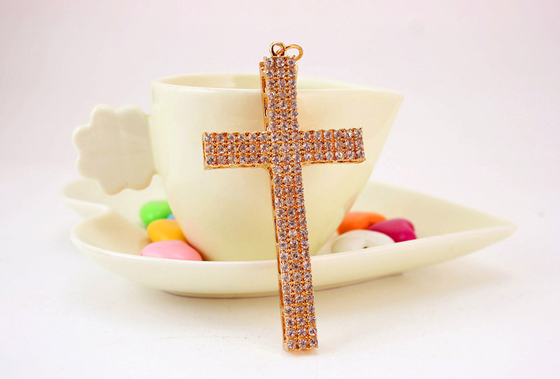 34g Weight Alloy, Metal Material Heart Pattern Men'S Gender White, Pink, Purple, Blue Color Christian Gift Cute Korean Car Pendant Full Diamond Cross Keychain 10