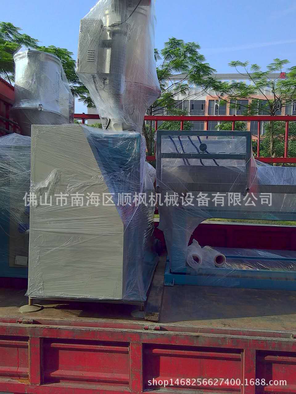 顺枫厂家直供铝合金门窗PC塑料密封条设备配套模具塑料机出机