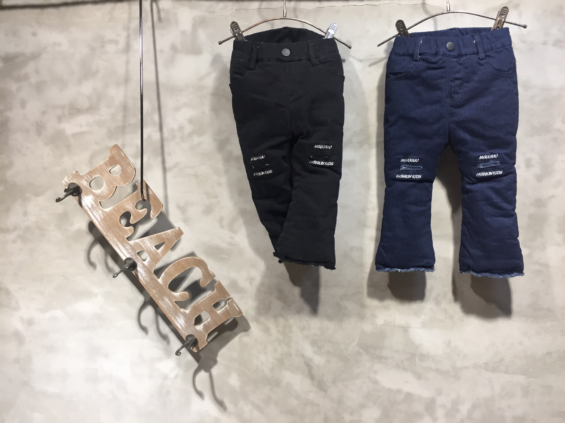 ... 新品棉裤 儿童韩版字母破洞微喇叭裤小童加绒长裤子
