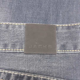 东莞厂家直接生产设计各种牛皮皮牌 磨砂皮牌 服装皮标 绣花皮牌