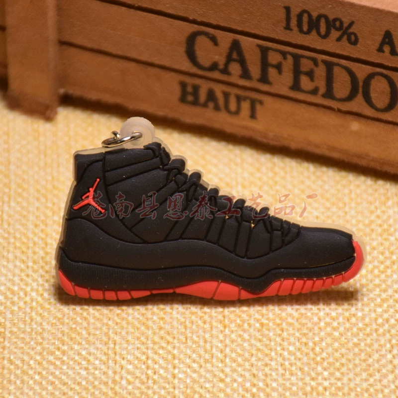 Брелок (Air Jordan) миниатюрная кроссовка Jordan 11, мягкий PVC, 6×3.5 см, легкая коллекционная вещь