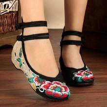 绣花鞋民族风老北京布鞋坡跟广场舞女平底鞋一件代发