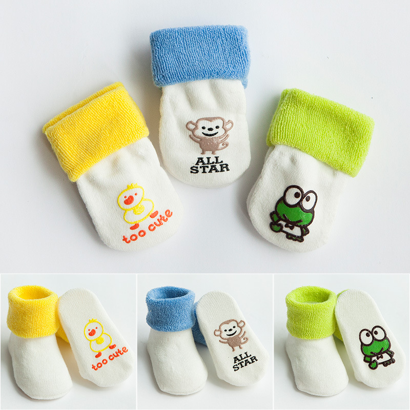 El otoño y el invierno Nueva Terry engrosada de algodón peinado calcetines de bebé mediados de la pantorrilla piso de dibujos animados antideslizante 0-3 años de edad