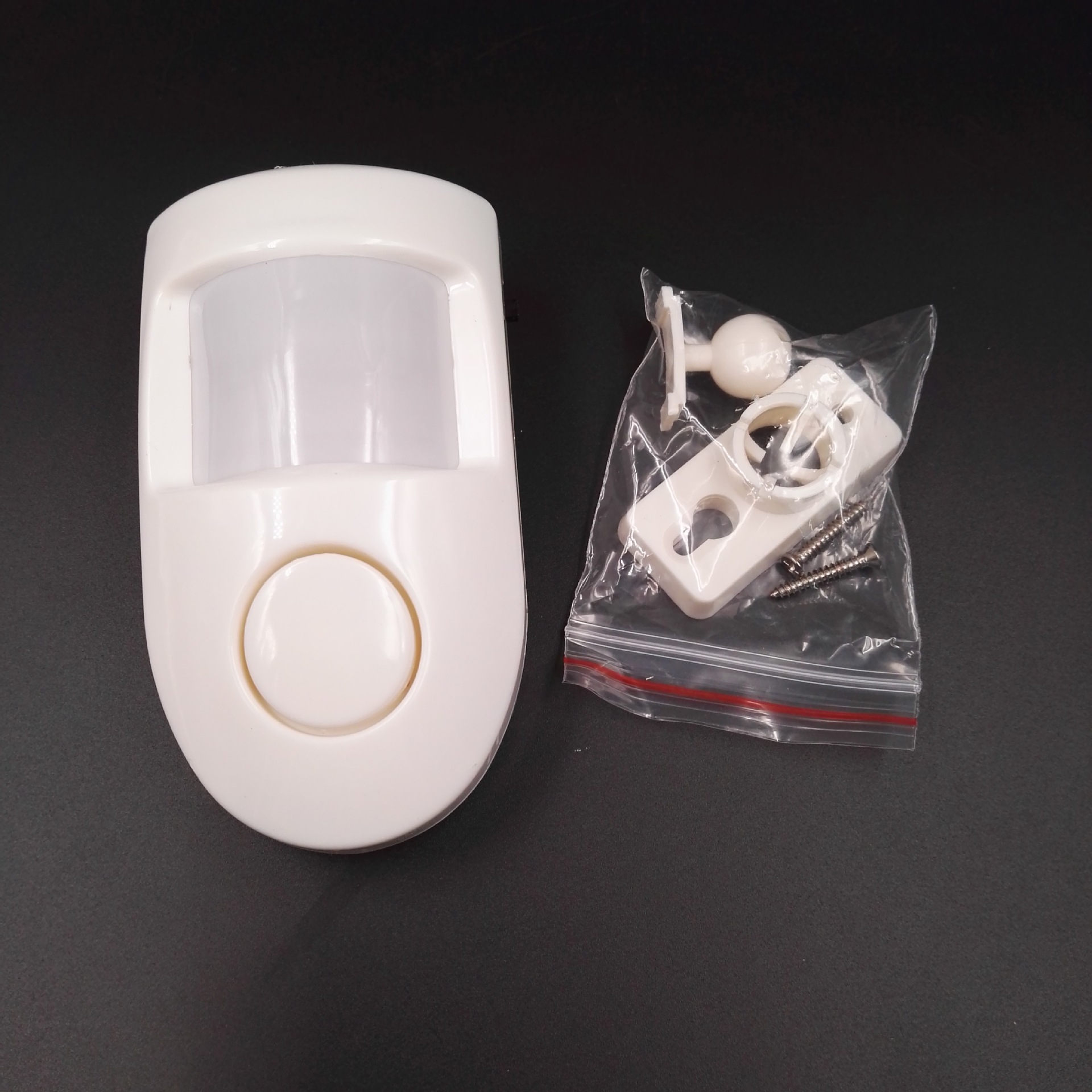 Wireless electronic alarm for home use