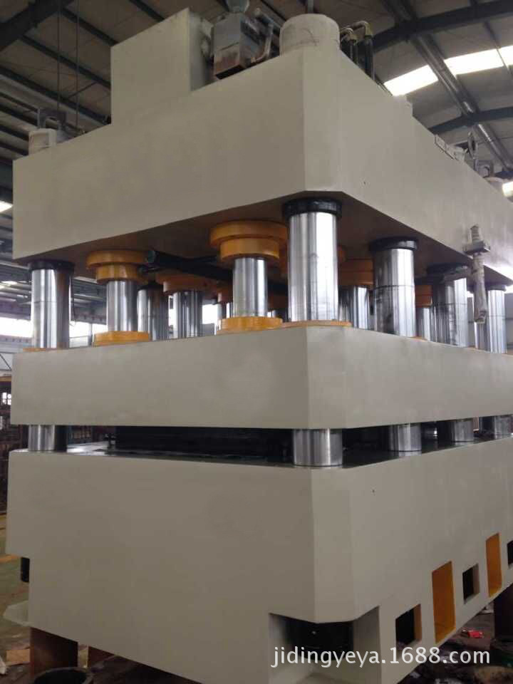 滕州吉鼎机械门板压花机3