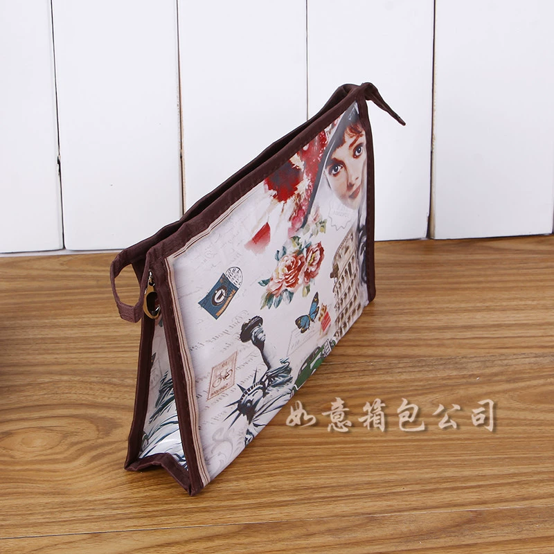Quality polyurethane small clutch bag, chain with zipper, new collection, Korean style