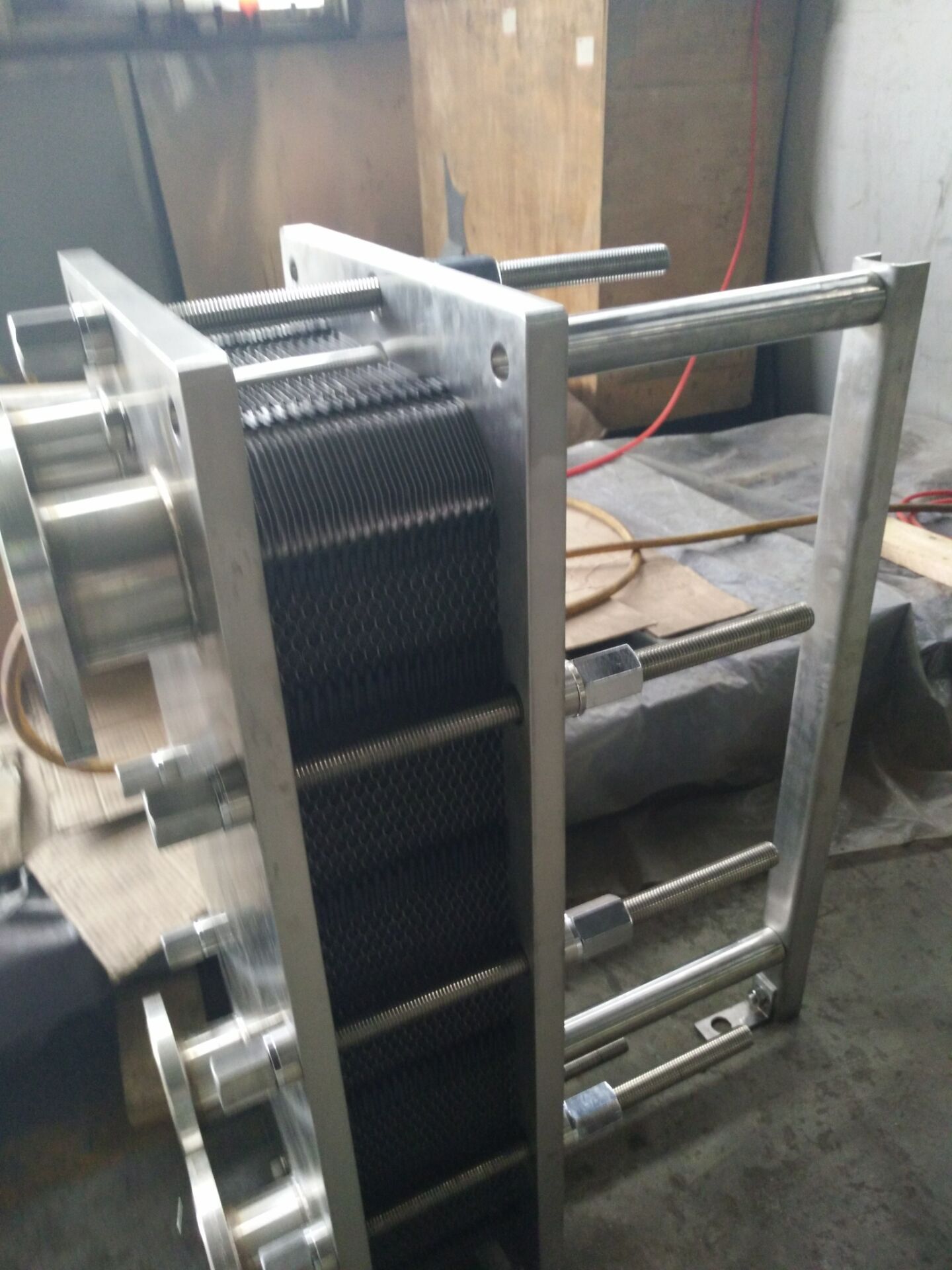 吉林客户订购蒸汽和水 包不锈钢框架可拆式板式换热器