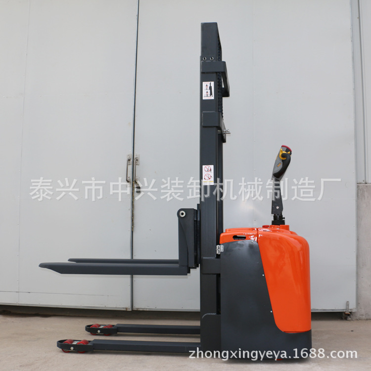 新款全电动托盘堆垛车2