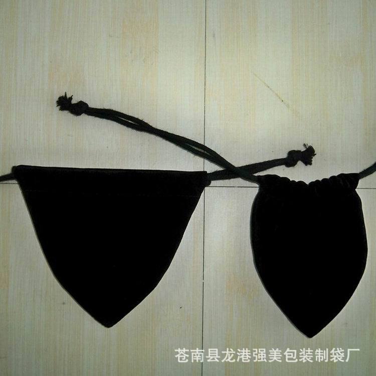 厂家供应批发雨花石拉绳绒布袋三角束口袋心形天鹅绒布袋