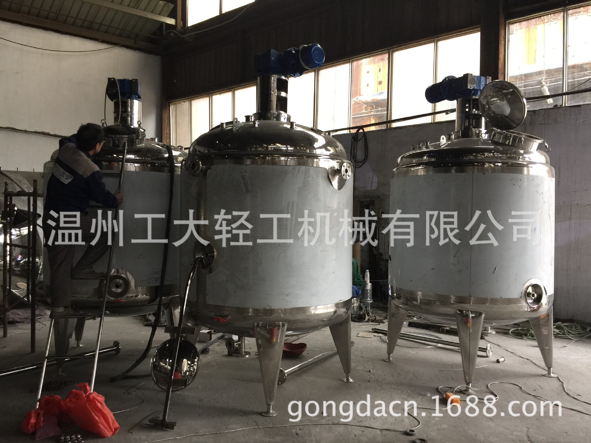 专供1000L多功能反应釜，不锈钢反应釜，电加热反应釜