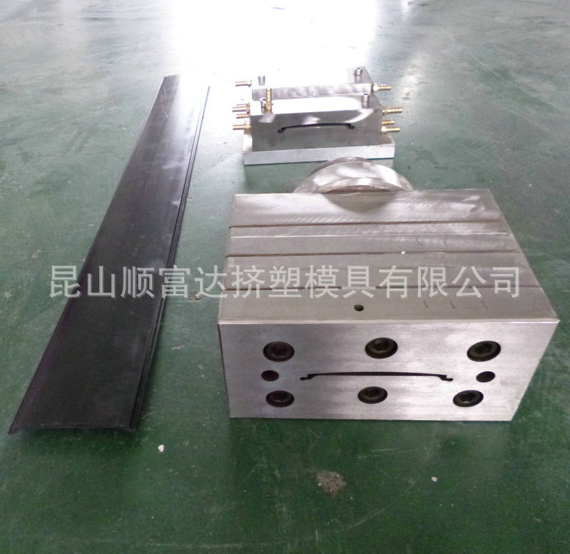 精品推荐 大型LED灯罩挤出模具 PC光扩散料挤压成型挤出模具