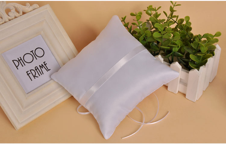 Creative White Flower Bud Wedding Bridal Ring Pillow Wedding Supplies Wholesale display picture 5