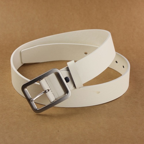 Design with 12 holes, 3.8 cm wide, for attaching 2006 character buttons to student green cowhide belts