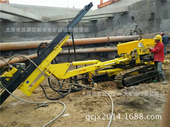 履带式潜孔钻车