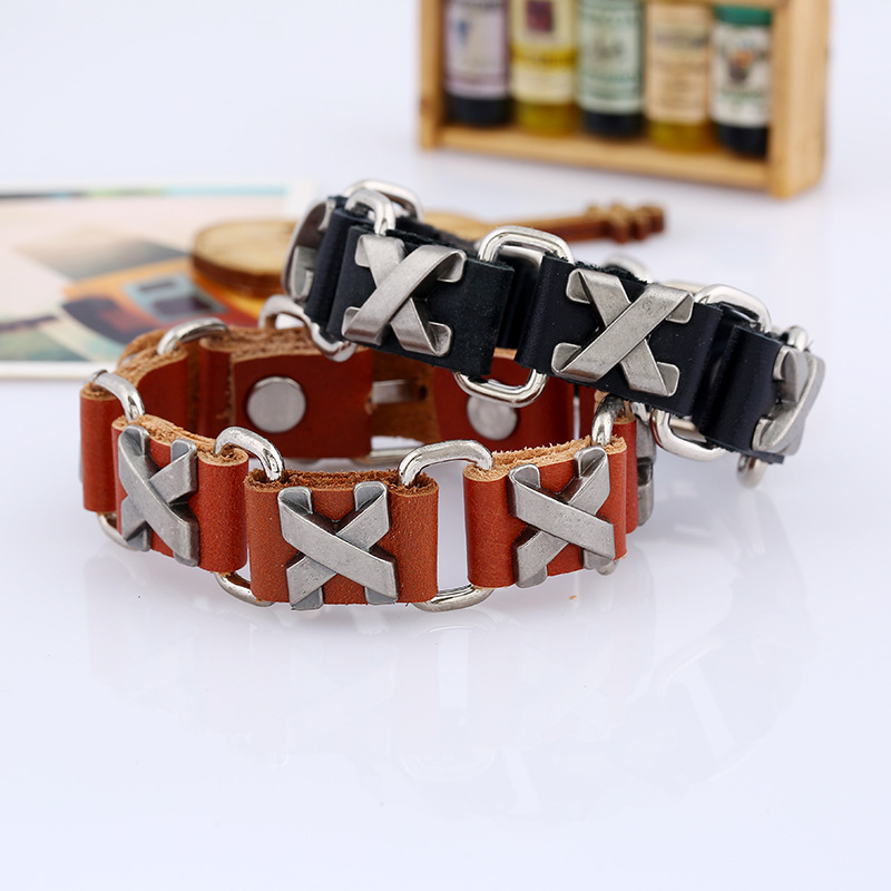 Fabricant Fournir En Gros Simple Coréenne Style X Nail Lien Bovins En Cuir Bracelet Réglable À La Mode Performance Hip Hop Bracelet display picture 3