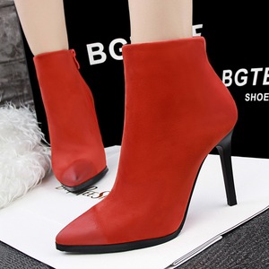8221-1 in Europe and the wind restoring ancient ways is contracted thin and sexy high-heeled suede tines nightclub show