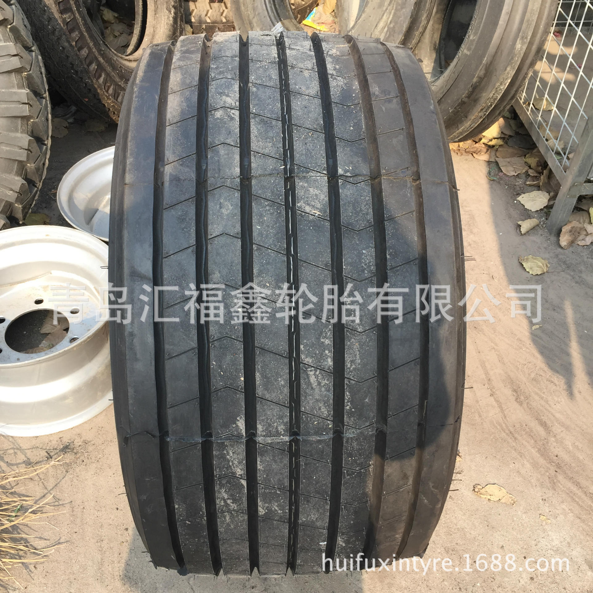 现货销售钢丝丝真空拖车轮胎425/55R19.5