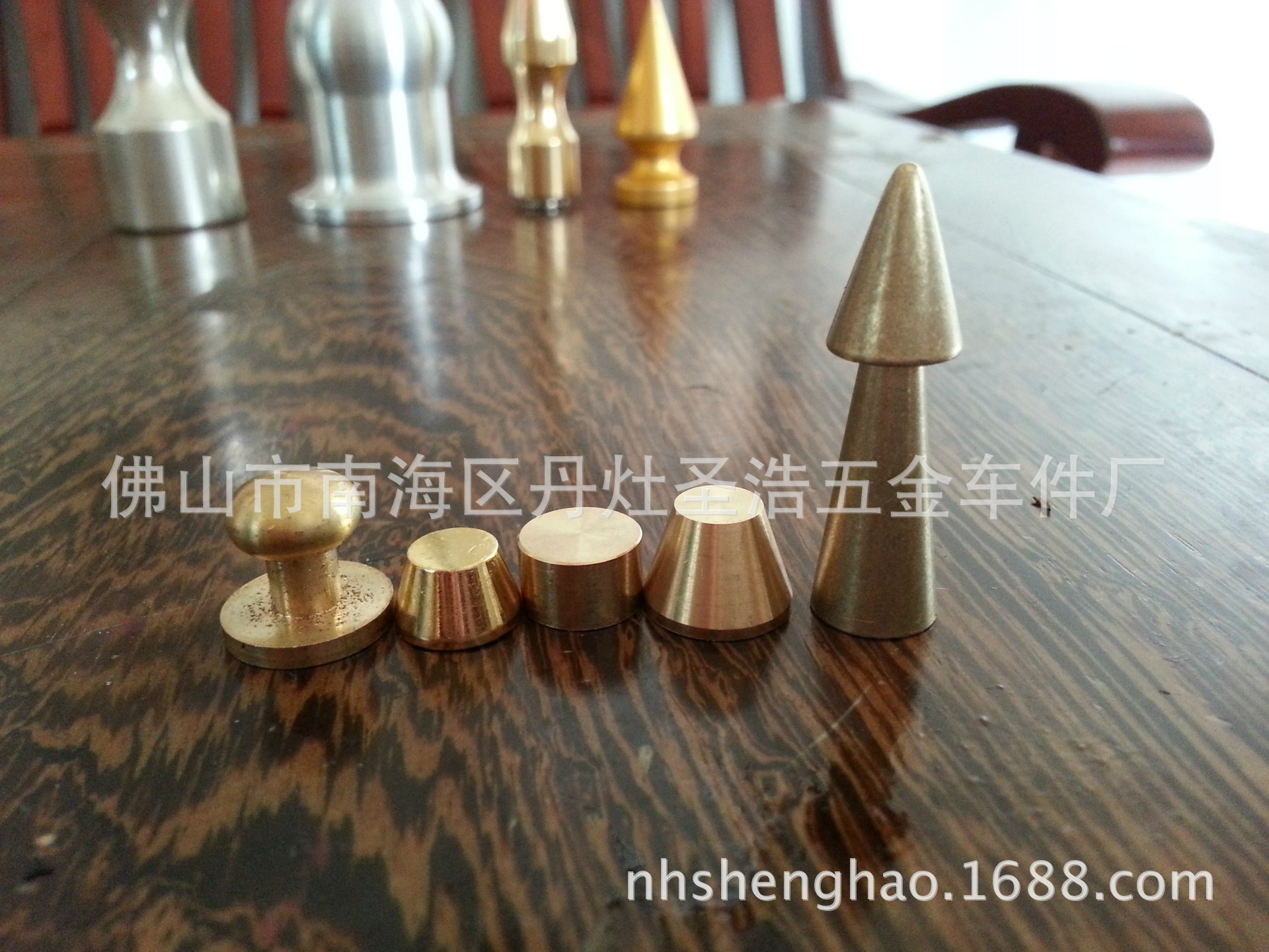 脚钉，伞钉，蘑菇钉，平钉，护角箱包五金配件