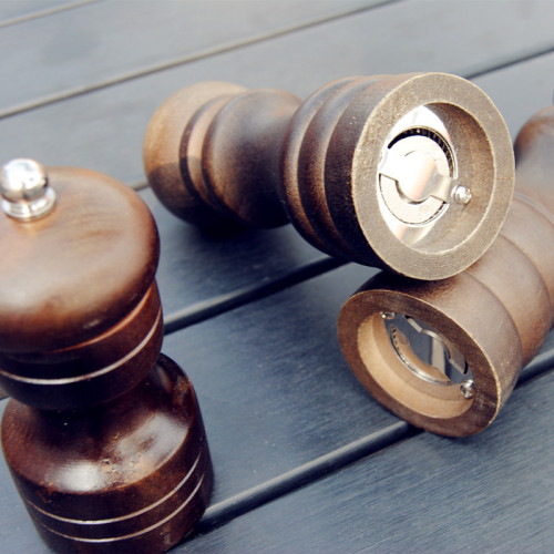 Wooden black manual wooden pepper grinder pepper grinder pepper grinder salt grinder exported to Europe