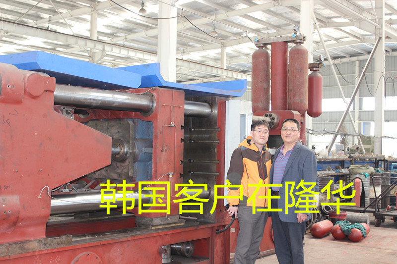 韩国客户在隆华_副本