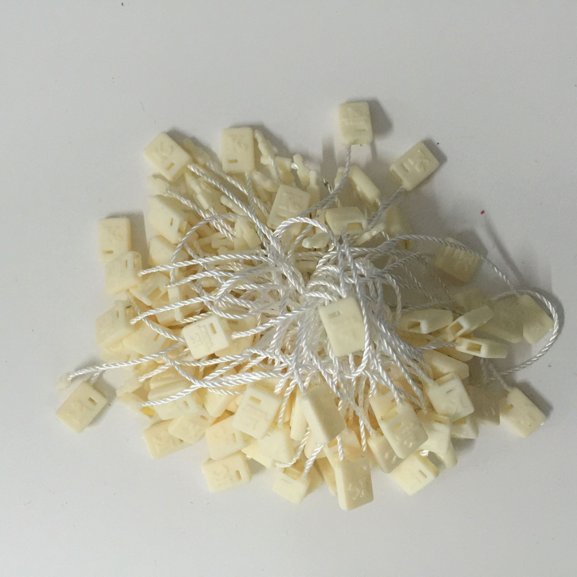 现货 服装吊粒 优质高档 吊牌线 吊绳 通用吊粒 字母扣-阿里巴巴