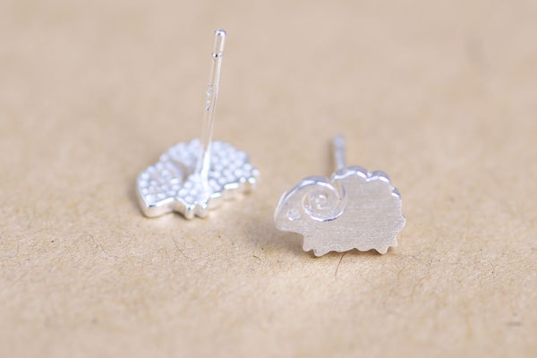Cute Little Sheep Animal Ear Stud Alloy Plating Simple Matte Sheep Ear Pin Wholesale display picture 7