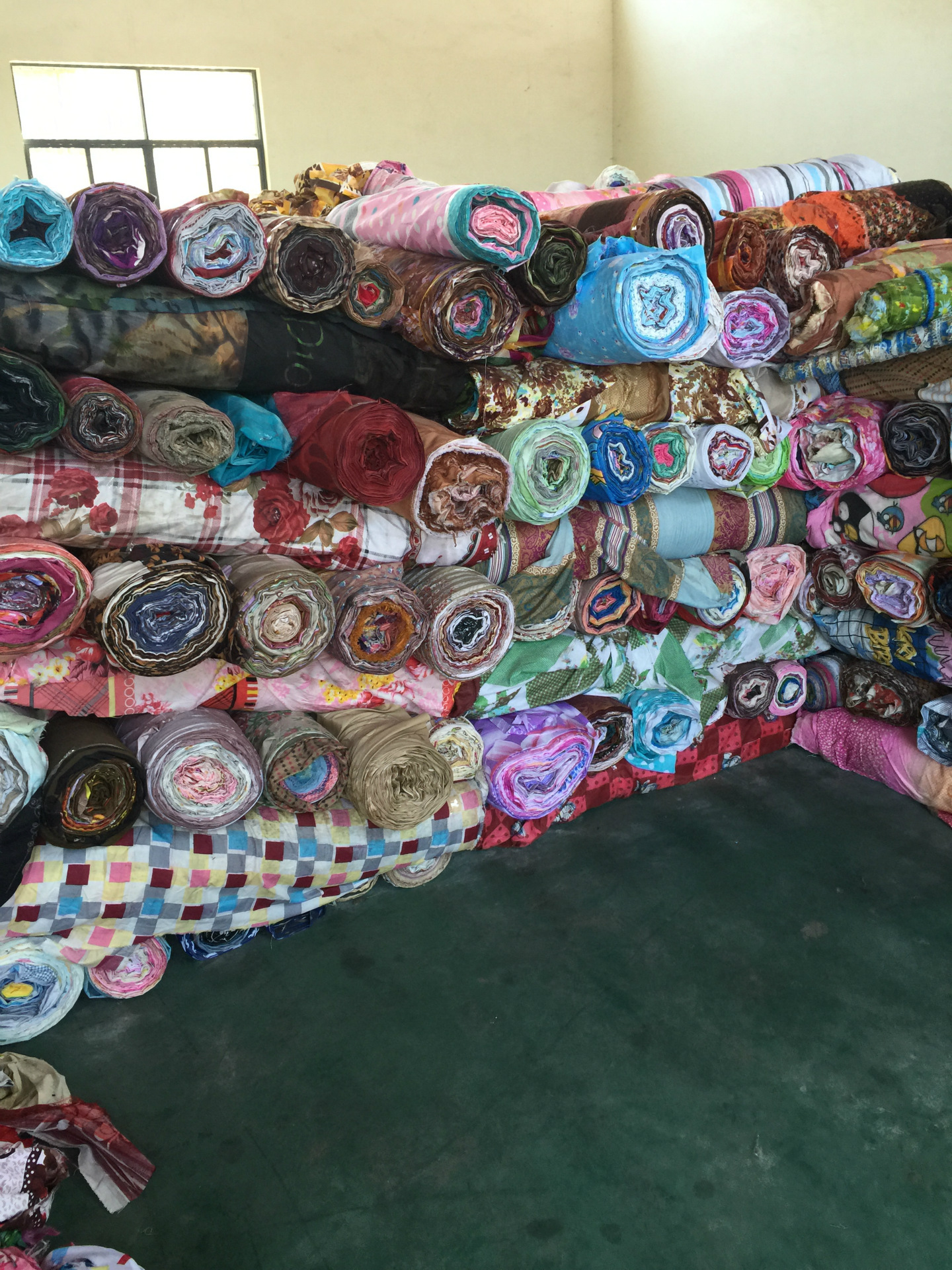 厂家供应库存印花磨毛布 残布  二等品 处理次品布 降等布