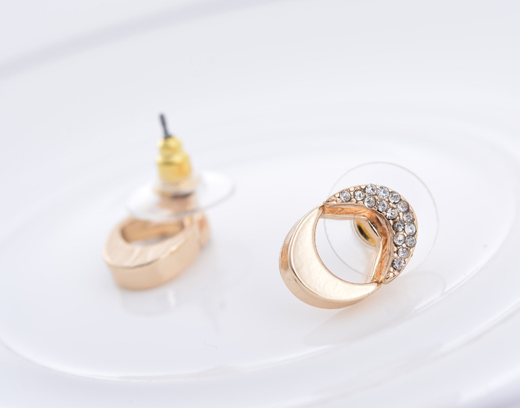 Labret piercing jewelry detail image