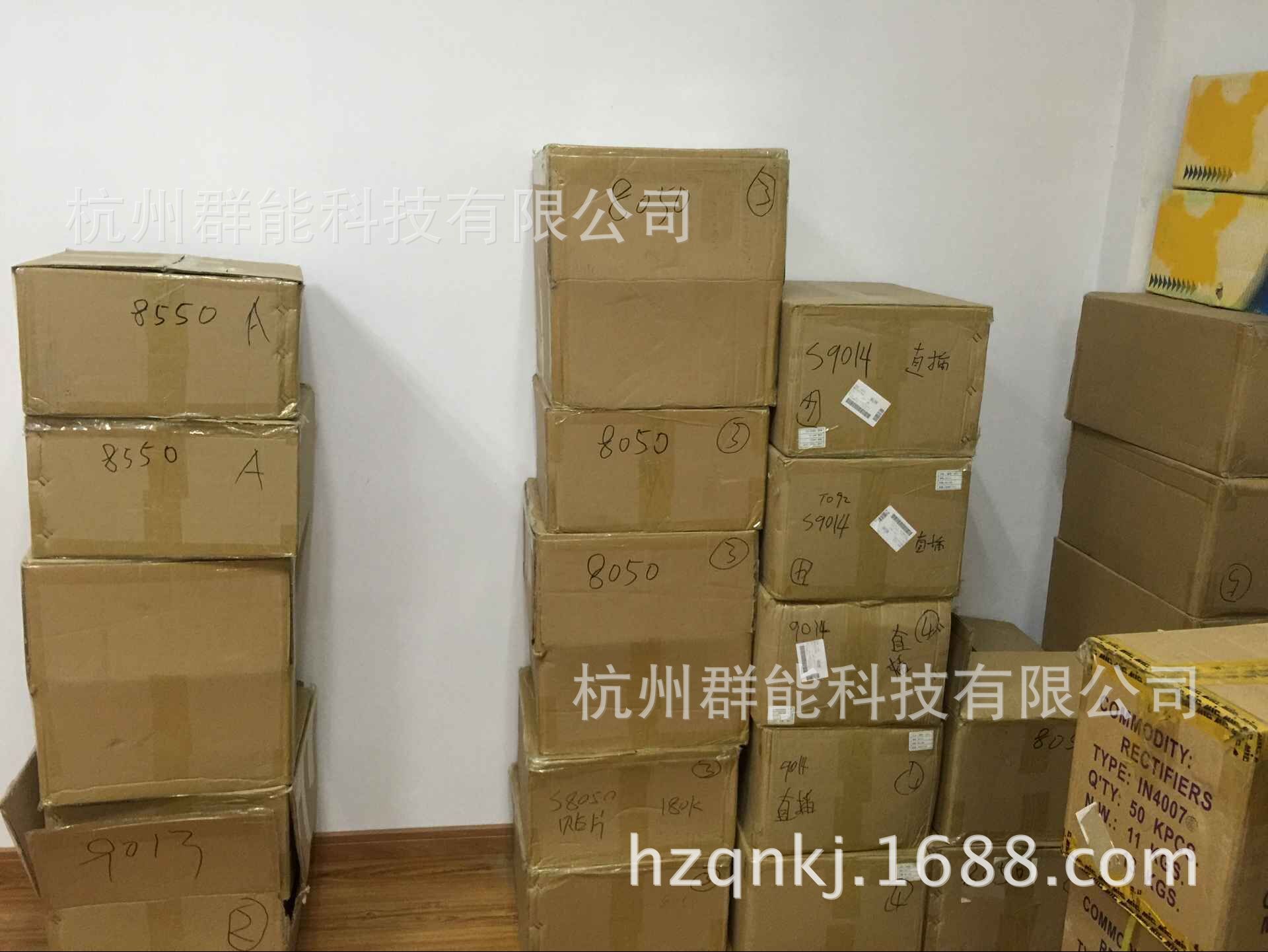 厂价直销三极管 S9015   TO-92   放大300-400