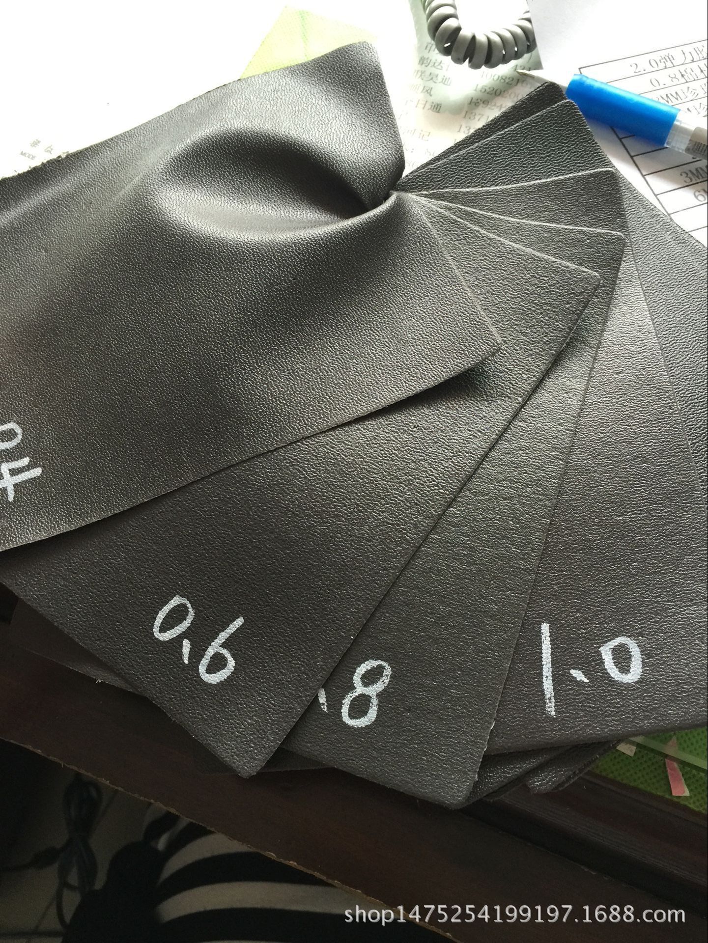 现货批发零售托底料 单面杂胶 手袋补强料 托底料