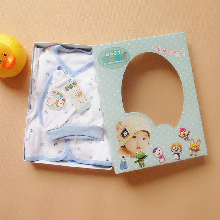 Coffret cadeau pour bébé - vêtements - Ref 1959418 Image 9