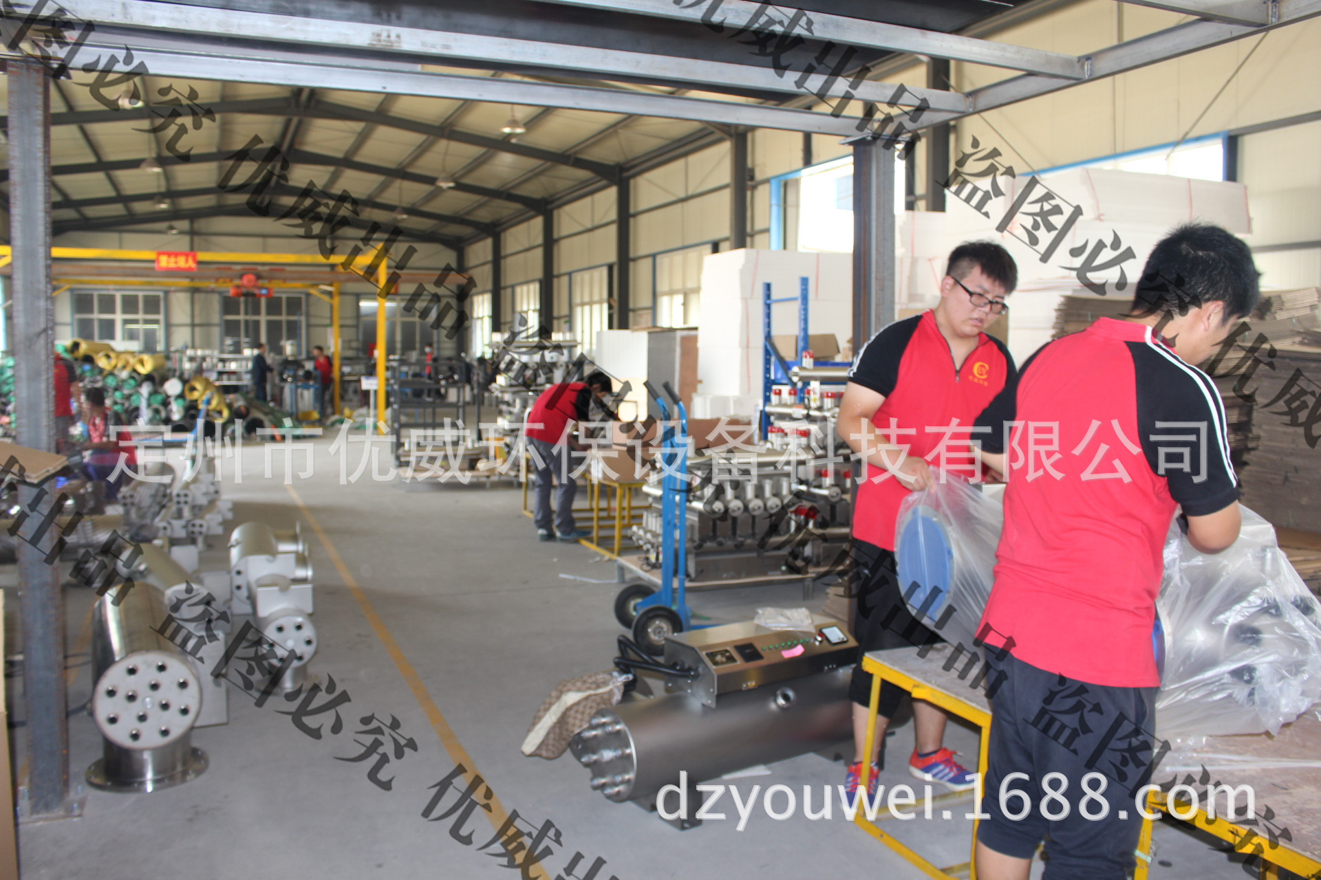 优威-红蚁很忙，挥汗如雨