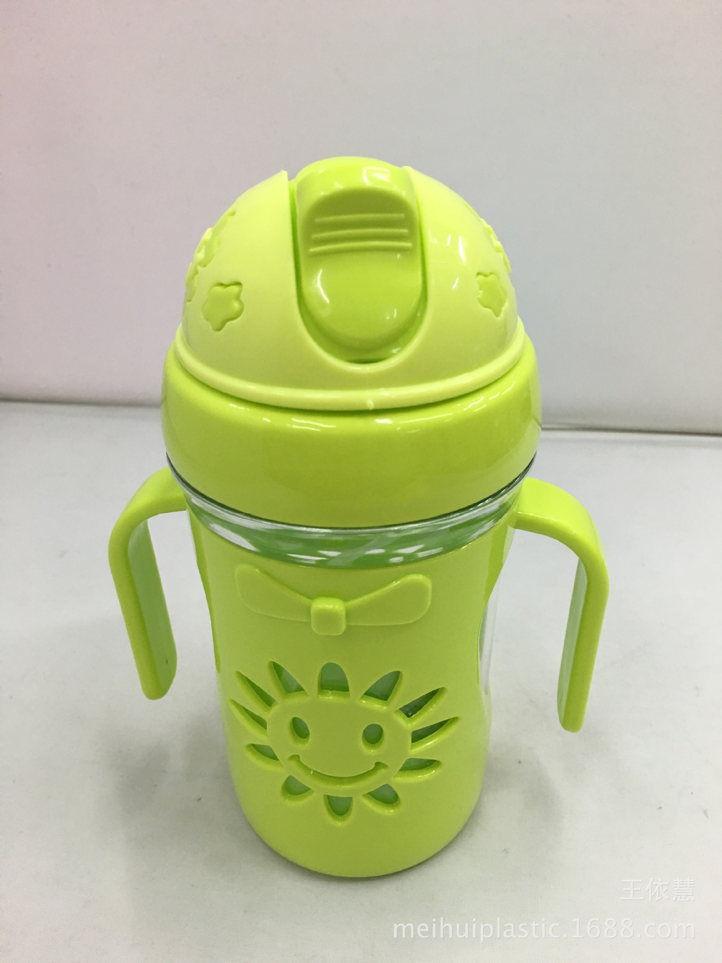 Creativo nuevo bebé taza de agua portátil 137z3301 niños paja taza de jugo en stock suministro directo