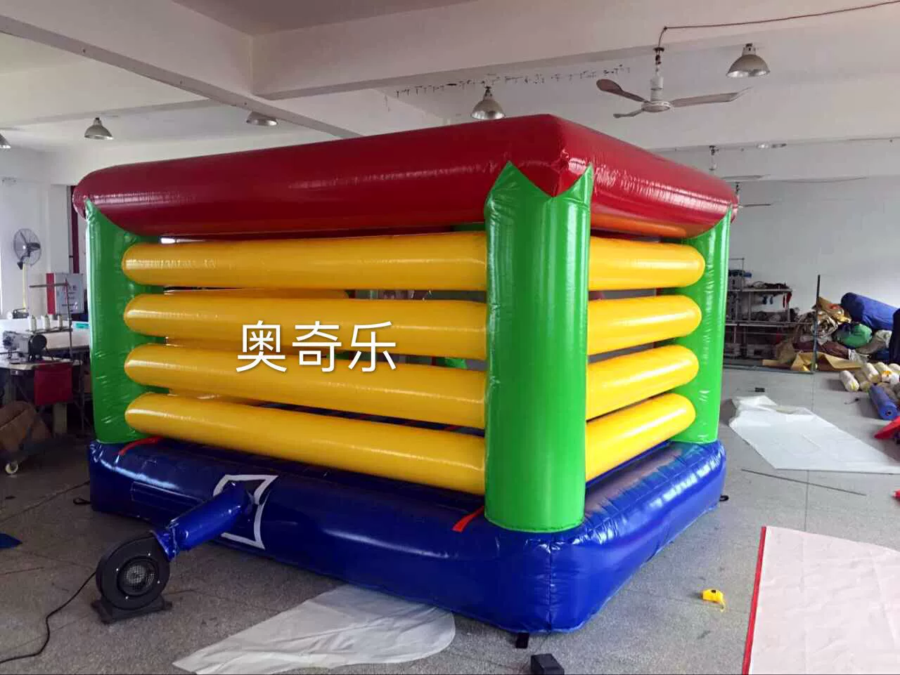 Inflatable cartoon trampoline, toy
