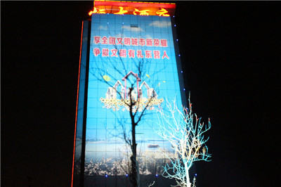 巨幅墙面投影_巨幅logo投影灯_户外幕墙投影机_墙体广告投射灯