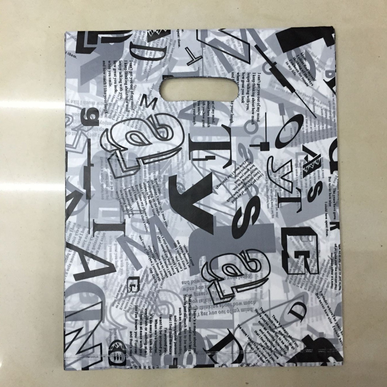 供应双层6丝 塑料袋20*25cm挖孔礼品袋手拎袋手提饰品袋100个一包