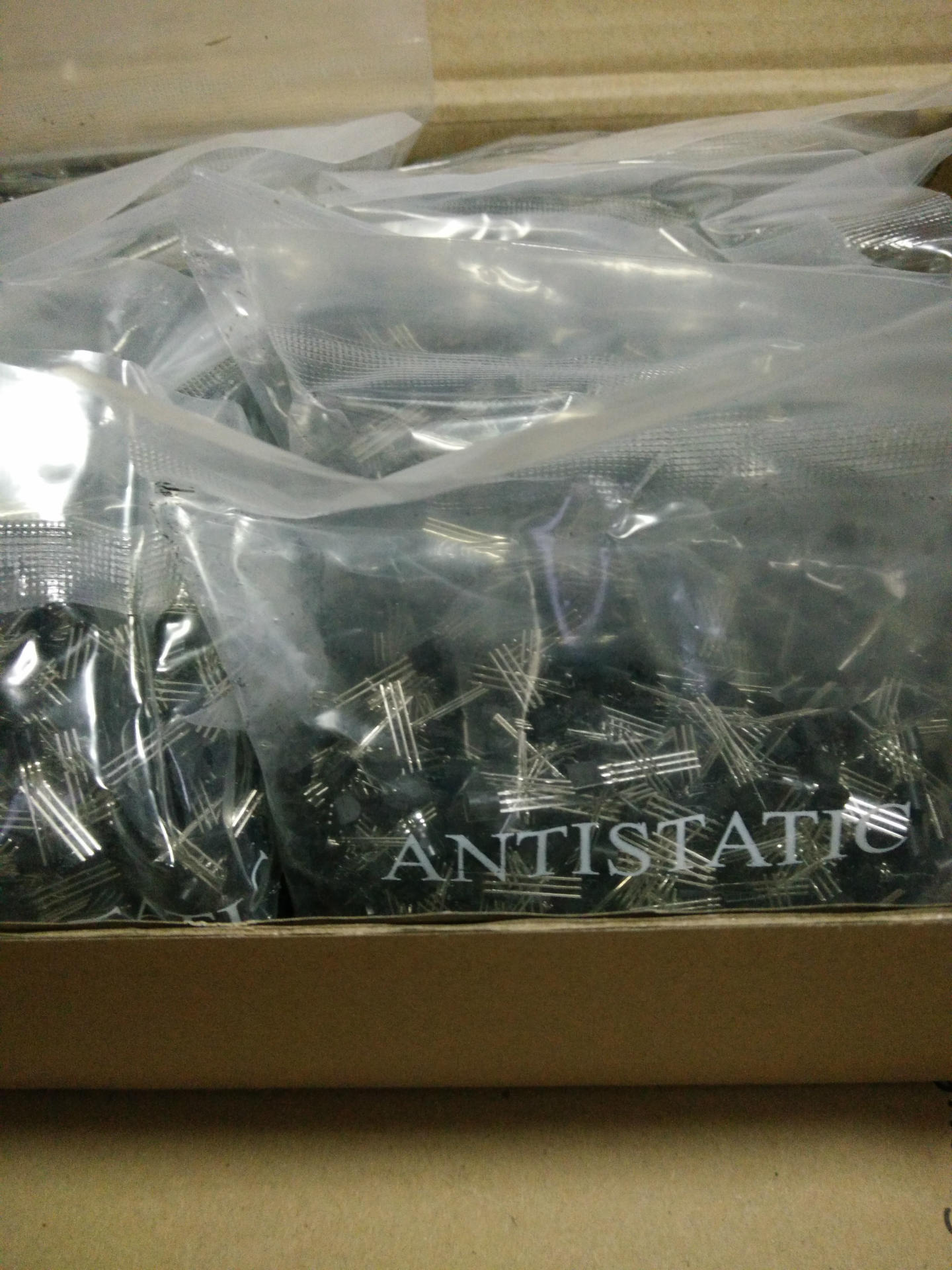 小功率三极管S9012 H331 200-300放大倍数 厂家直销0.35*0.35