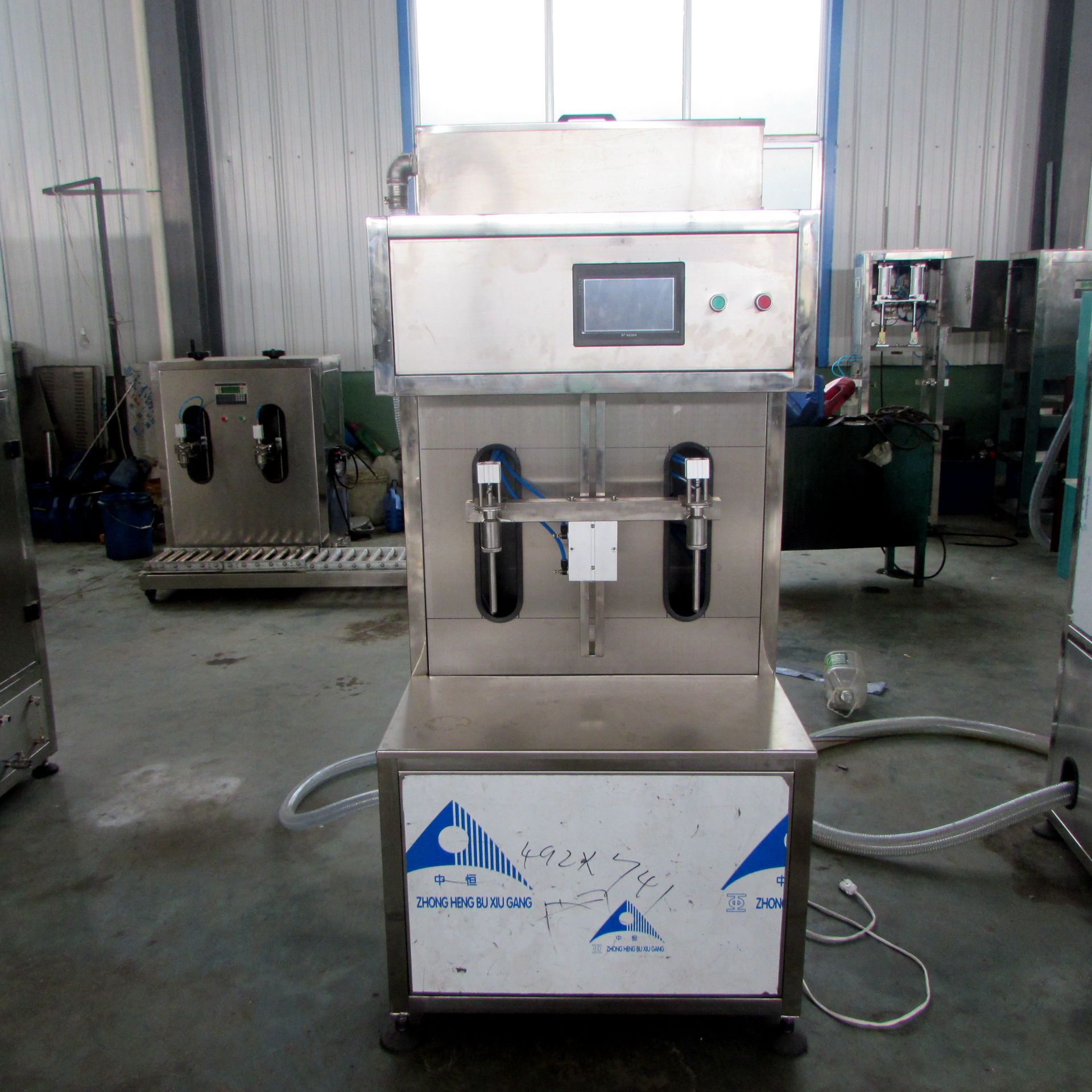 诚信经营 半自动自流式灌装机  不黏稠液体灌装设备 半自动灌装机