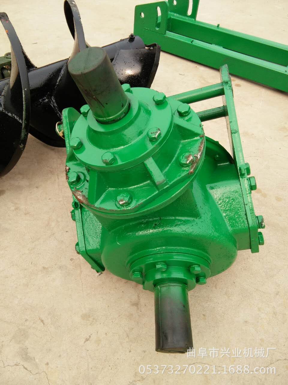 打眼挖坑机 车载式山地挖坑机 冻土地打桩机厂家